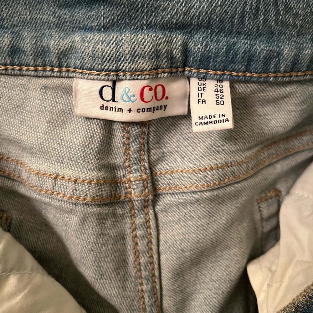 Denim and Company Distressed Jeans